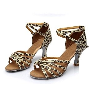 ballroom-xoroi-gynaikeia-papoytsia-latin-7-ponto-leopart