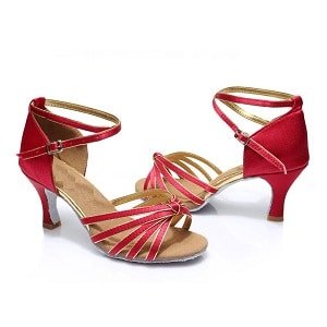 ballroom-xoroi-gynaikeia-papoytsia-latin-7-ponto-mpornto