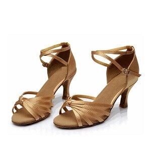 ballroom-xoroi-gynaikeia-papoytsia-latin-7-ponto-mpez