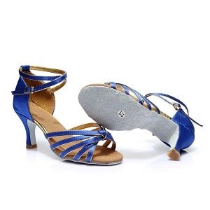 ballroom-xoroi-gynaikeia-papoytsia-latin-7-ponto-mple