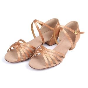 ballroom-xoroi-latin-papoutsia-koritsia-paidika-plekto-mpez